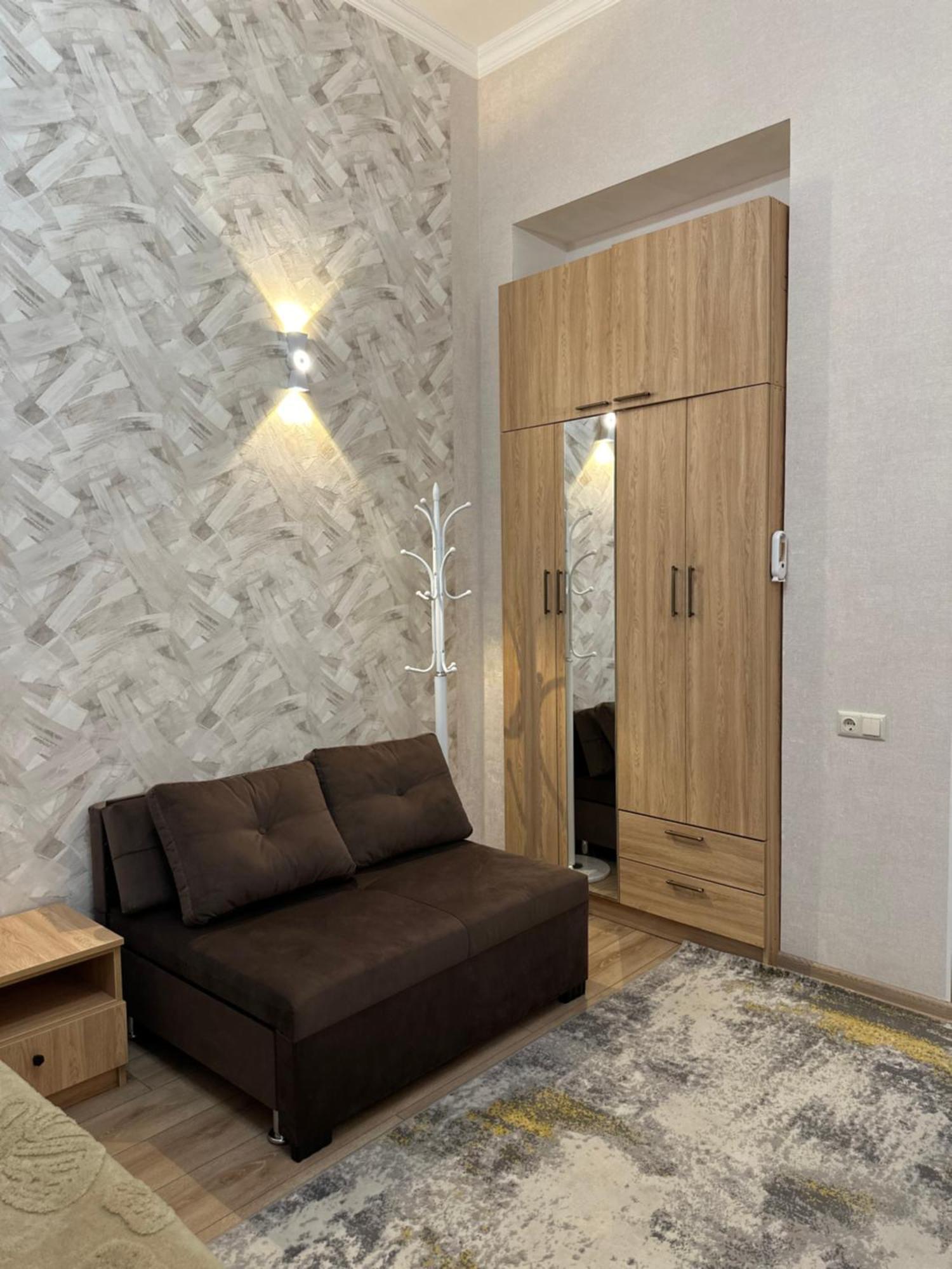 Silver Apartment *